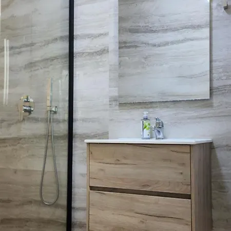 Helianthus, By Bloom In Appartement *