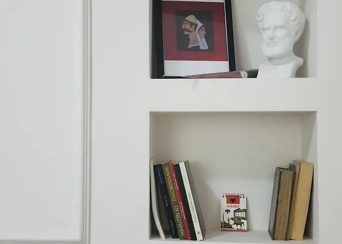 Helianthus, By Bloom In * טיראנה